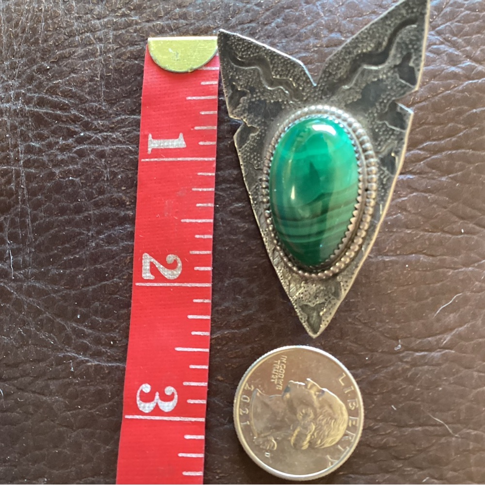 Pin Brooch Arrowhead Sterling silver Malachite. Huge vintage unworn - Picture 2 of 3